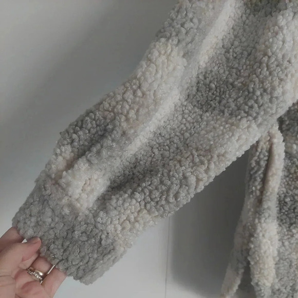 Moon River Plaid Shacket Teddy fuzzy Oversized Size Medium Beige gray - Picture 3 of 5